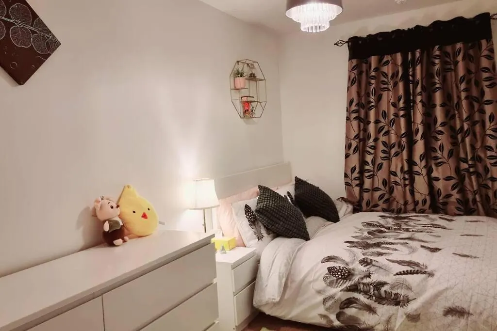 Apartment Entire Home In East London E3 Near Bromley By Bow Station
