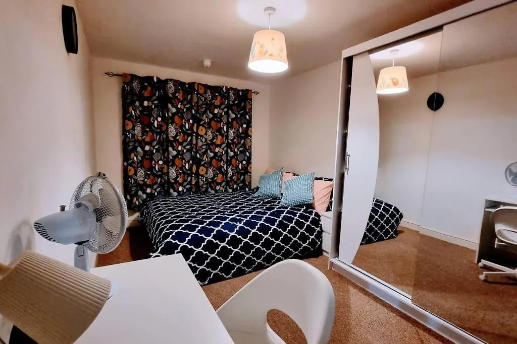 Entire Home In East London E3 Near Bromley By Bow Station